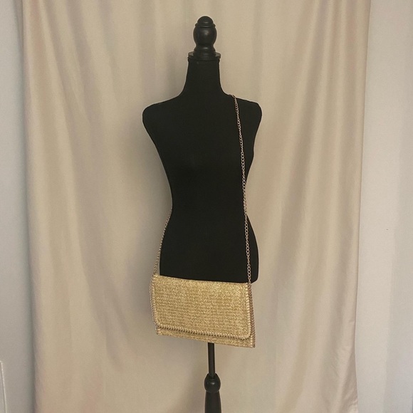 Phases woven gold chain purse. - Picture 1 of 4